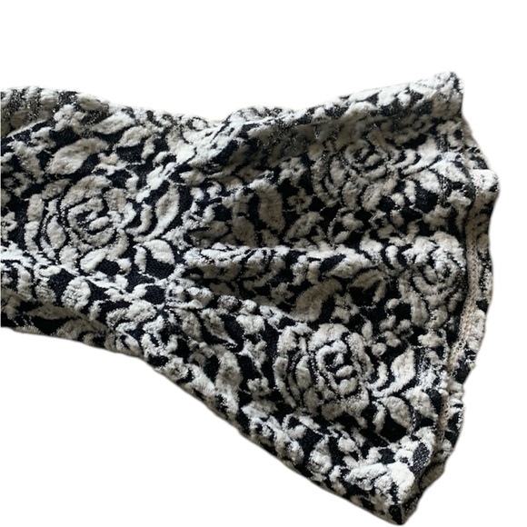 JohnPaulRichard Detailed Key Hole Shirt - Picture 2 of 6